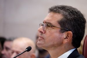Gobernador de Puerto Rico atribuye apagones a "fallos gerenciales" y anticipa cambios en AEE