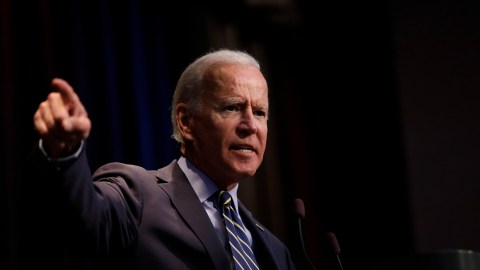 La parcialidad republicana califica como "extralimitación federal" las políticas de Biden sobre las vacunaciones.