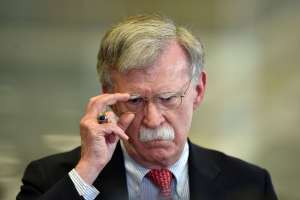 John Bolton advirtió que talibanes podrían obtener armas nucleares si invaden Pakistán