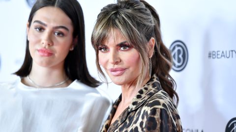 Mamá de Amelia Hamlin celebra y confirma separación de la modelo con Scott Disick.