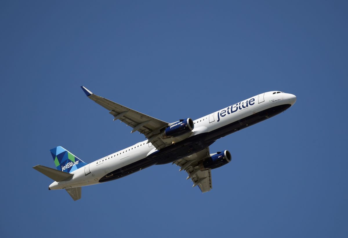 passenger-on-jetblue-flight-from-boston-to-puerto-rico-tries-to