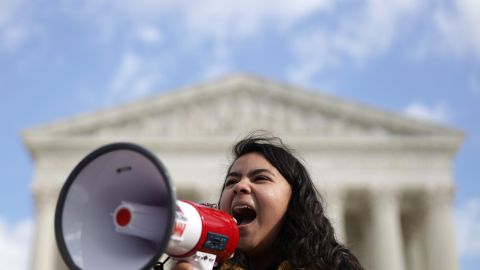 Activistas cuestionan a Biden por reforzar DACA sin dar la ciudadanía a indocumentados