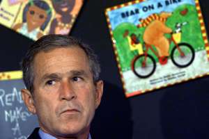 VIDEO: El inquietante momento en el que George W. Bush se enteró de los ataques del 9/11 en una escuela primaria