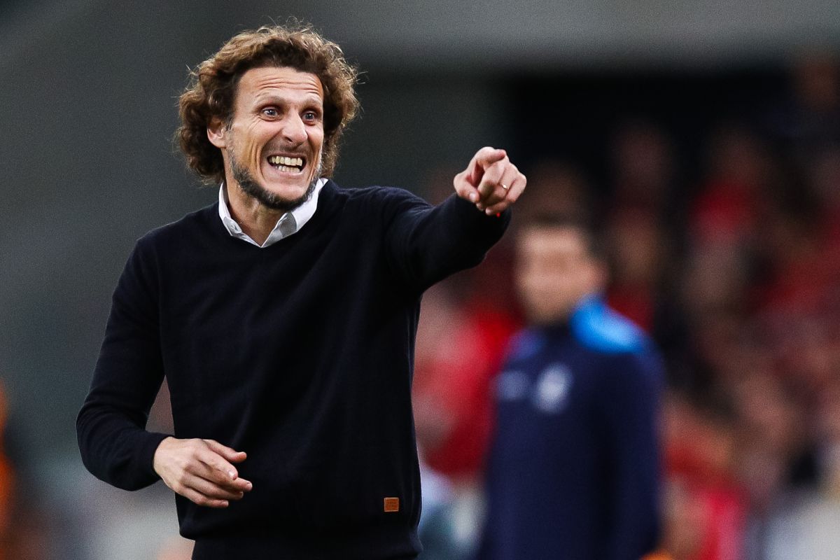 Second division team dismisses Diego Forlán for Zoom
