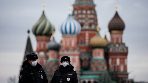 VIDEO: Tiroteo masivo en Rusia deja al menos 8 muertos y estudiantes huyen por las ventanas