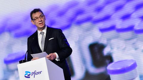 Pfizer dice que en un año volvería la "normalidad"