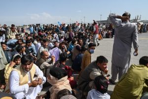 EE.UU. mantiene suspendidos los vuelos de afganos por casos de sarampión