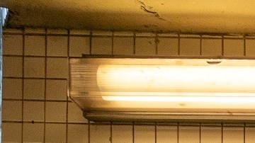 El Metro reabrió hoy con servicio limitado y estaciones anegadas.