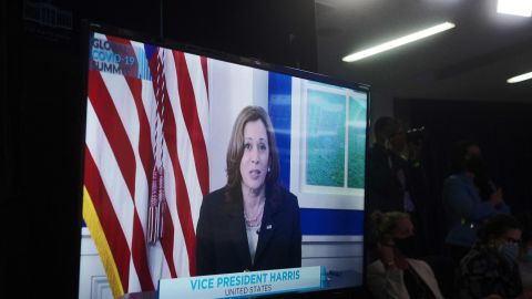 La vicepresidenta Kamala Harris participó en el encuentro virtual sobre COVID-19.