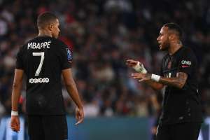 ¿Guerra en el PSG?: Mbappé se enfada con Neymar por no pasarle el balón [Video]