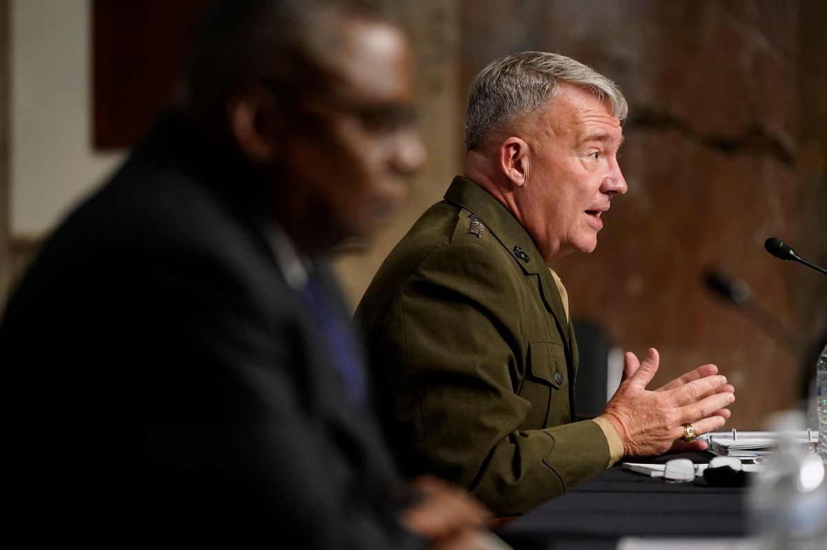 El general Kenneth McKenzie  durante su audiencia en el Senado.