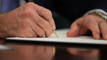Se espera que el presidente Biden firme el proyecto de ley de refinanciación del Gobierno.
