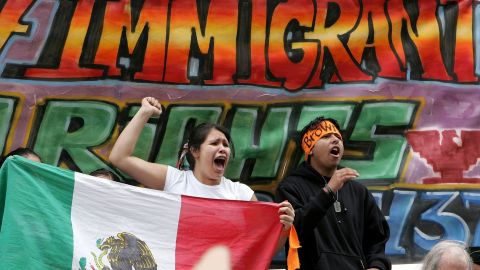 VIDEO: “Ustedes los mexicanos van a aprender su lección”: Mujer atacó verbalmente a inmigrante