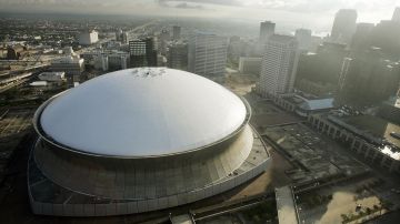 VIDEO: Reportaron incendio en el techo del Caesars Superdome en Nueva Orleans