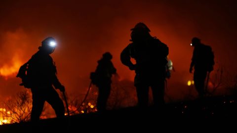 Alta cifra de brotes de Covid entre policías y bomberos de Los Ángeles