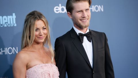 Kaley Cuoco y Karl Cook.