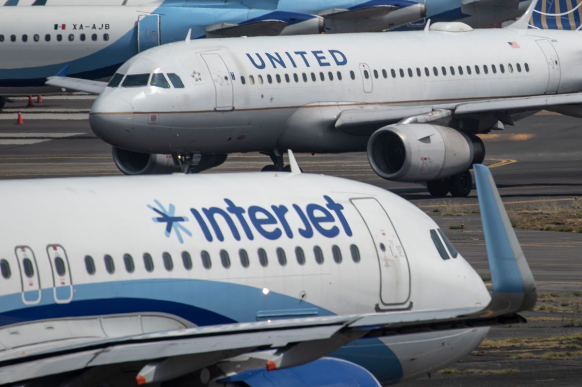Alejandro del Valle, president of Interjet, is arrested in Mexico City