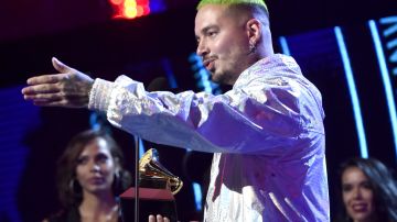 J Balvin explota contra los Latin Grammy e invita a reguetoneros famosos: “Ninguno debería ir”