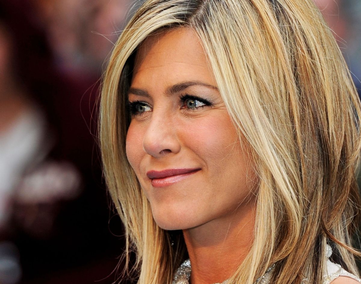 Ahora puedes tener el cabello como la actriz de Friends, Jennifer Aniston: sacó un poderoso desenredante.