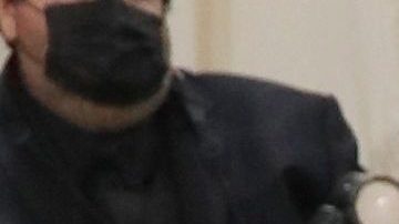 Jennifer Lopez llegó como una sexy vaquera: sombrero y escote hasta la cintura a la Met Gala 2021.