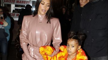 La hija de Kim Kardashian y Kanye West se apoderó del Instagram de su mamá y la hizo pasar vergüenza.