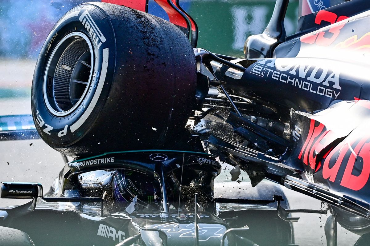 Video: the halo saved the life of Lewis Hamilton, Max Verstappen passed him over Video: the halo saved the life of Lewis Hamilton, Max Verstappen passed him over
