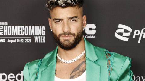 Maluma manotea a fan que se quedó prendado a él en Nueva York.