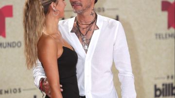 Marc Anthony con nueva novia en los Premios Billboard 2021 y la misma sorprende con lo joven que luce.