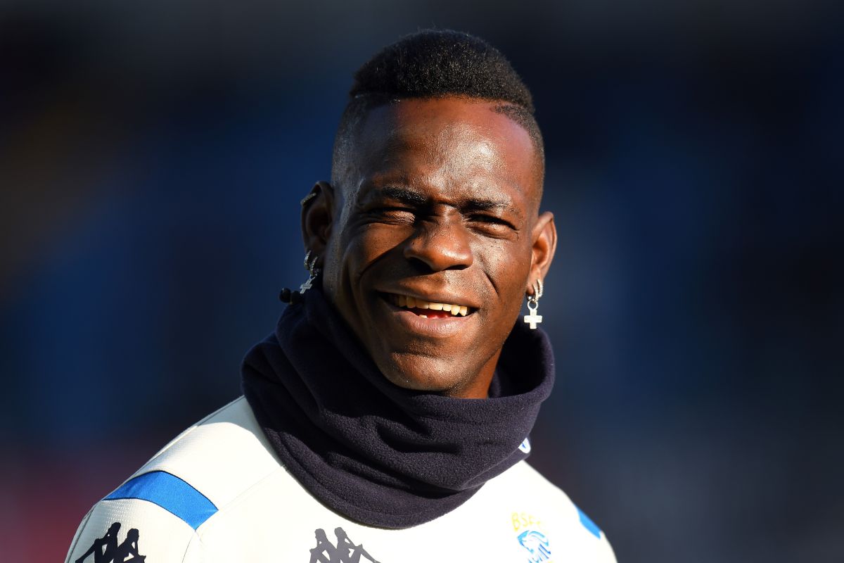 Mario Balotelli did it again: he made fun of the coach who called him “without a brain” by scoring a double