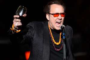 Video. Fan pilla al actor Nicolas Cage mega borracho en restaurante de Las Vegas. Le pidieron retirarse