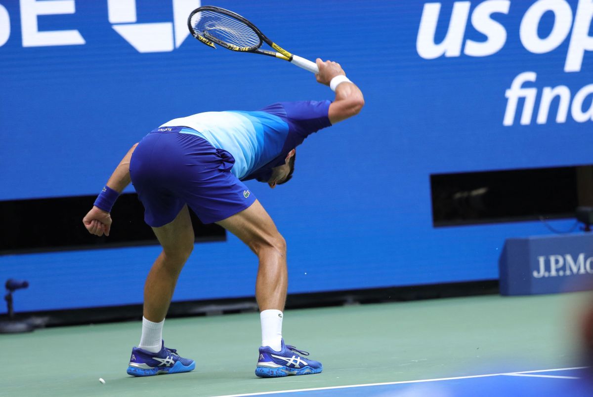 Djokovic no pudo controlar su ira.