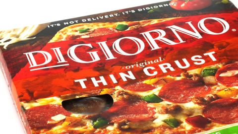 Nestlé retira de la venta más de 27,000 libras de la pizza congelada DiGiorno