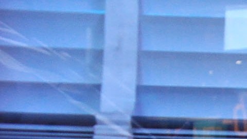 El recinto está ubicado estratégicamente dentro de la comunidad para permitir respuestas más rápidas y una vigilancia policial eficaz.
