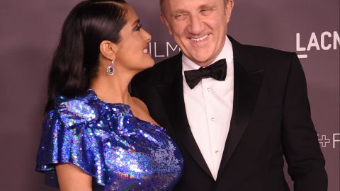 Esposo de Salma Hayek, François-Henri Pinault, anuncia que ya no venderá más productos hechos de piel de animales y ella muere de orgullo.