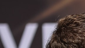 Saúl Álvarez empuja a Caleb Plant. Luego hubo golpes en un hotel de Beverly Hills.