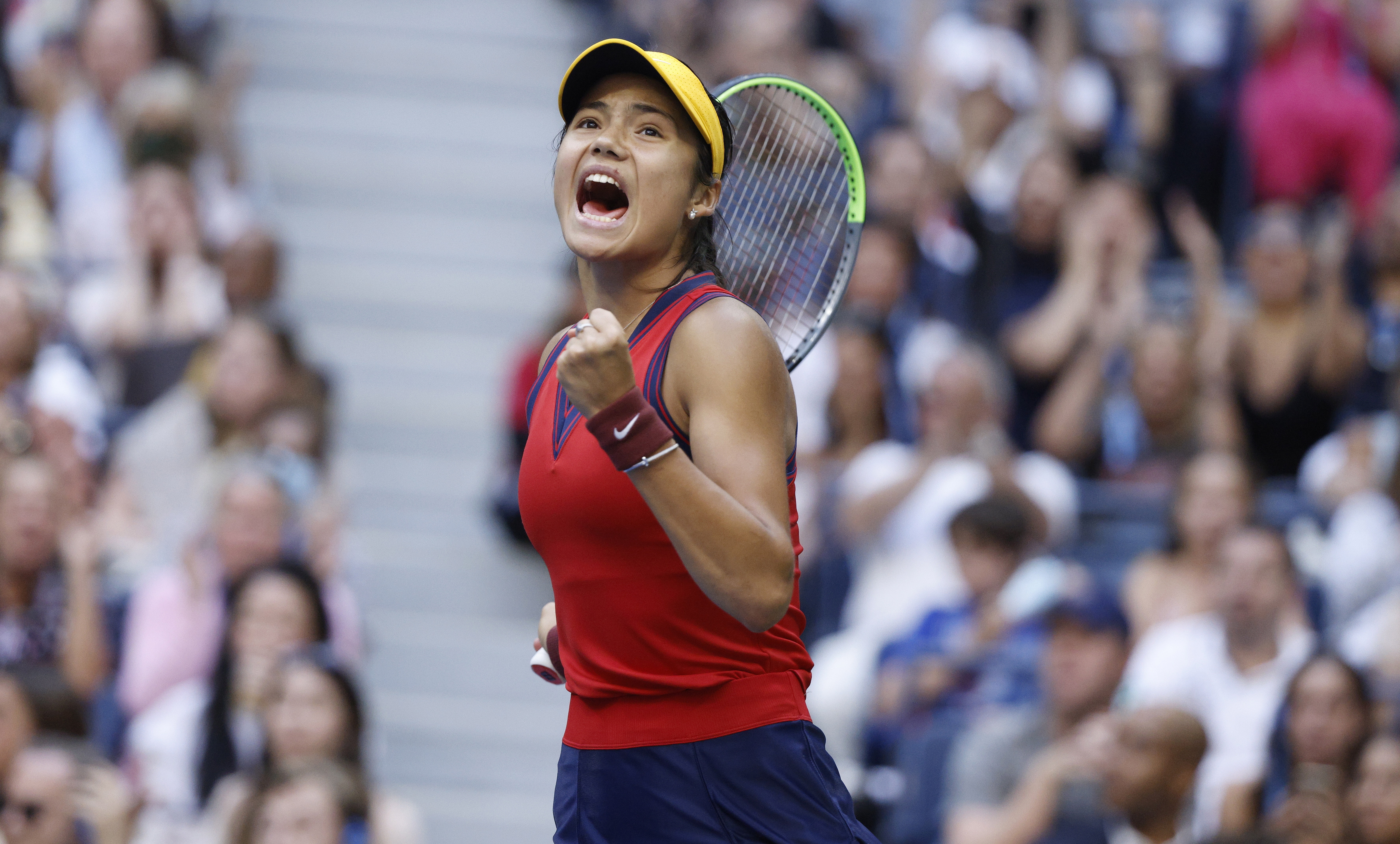 Raducanu celebra un punto durante la final. 