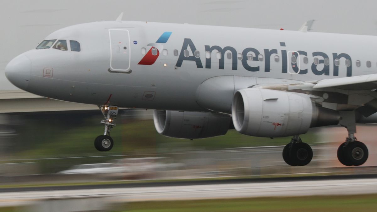 American Airlines takes a mother and her 2-year-old son off a flight because the child was not wearing a mask
