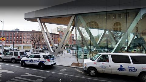 Mujer fue cortada con botella en una pelea frente a tienda Apple de Nueva York