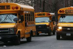 Nueva York intenta convencer a más de 550,000 personas con licencias de conducir comerciales que manejen autobuses escolares