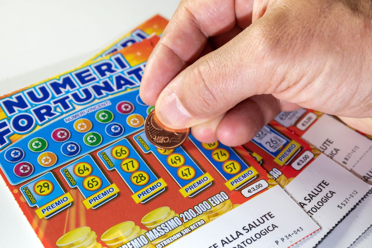 Returns $ 1 Million Winning Lottery Ticket Found in Trash