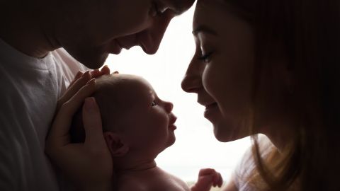 Devuelven a bebé adoptado 5 días después