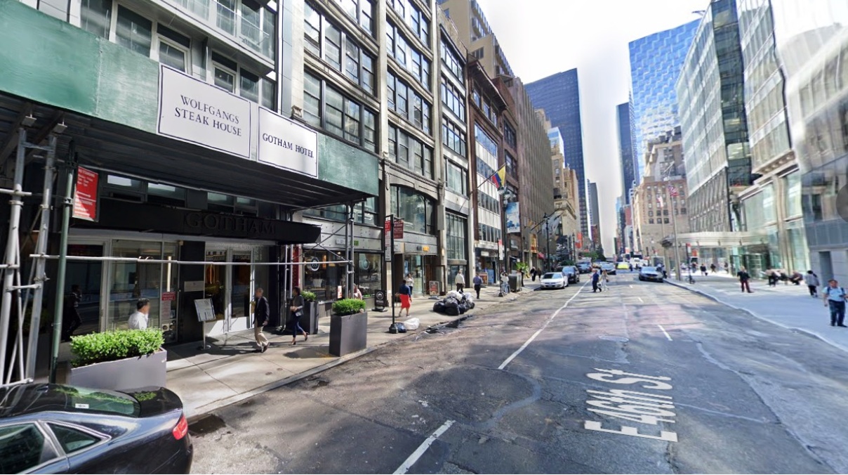 Huésped se lanzó del piso 25 de hotel en Midtown Nueva York; el cadáver pasó dos días sin ser descubierto