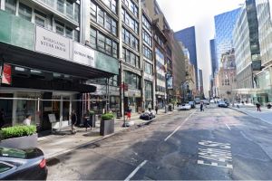 Huésped se lanzó del piso 25 de hotel en Midtown Nueva York; el cadáver pasó dos días sin ser descubierto