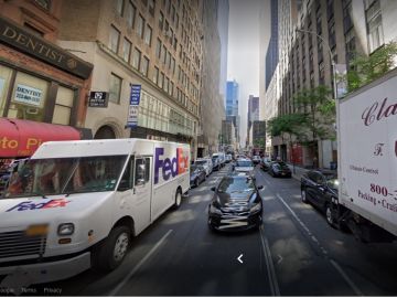 "Pronto Pizza": 62 west 48th St, entre 5ta y 6ta Av