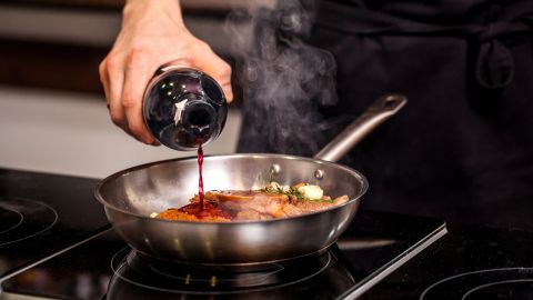 Concept,Of,The,Correct,Cooking,Of,Meat.,The,Chef,Prepares,