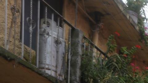 Soldado llora perro muerto derrumbe cerro del Chiquihuite