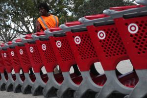 Target ofrece mejor salario y más flexibilidad horaria para evitar que trabajadores renuncien en época de fiestas