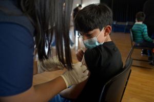 Qué países están vacunando a niños contra el Covid-19 y por qué