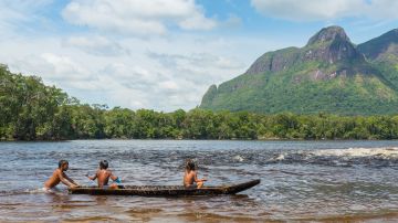 Joven de tribu amazonas se vuelve viral en TikTok