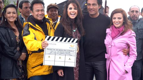 Lucero, Fernando Colunga, Silvia Navarro y demás elenco de la telenovela "Mañana es para Siempre".